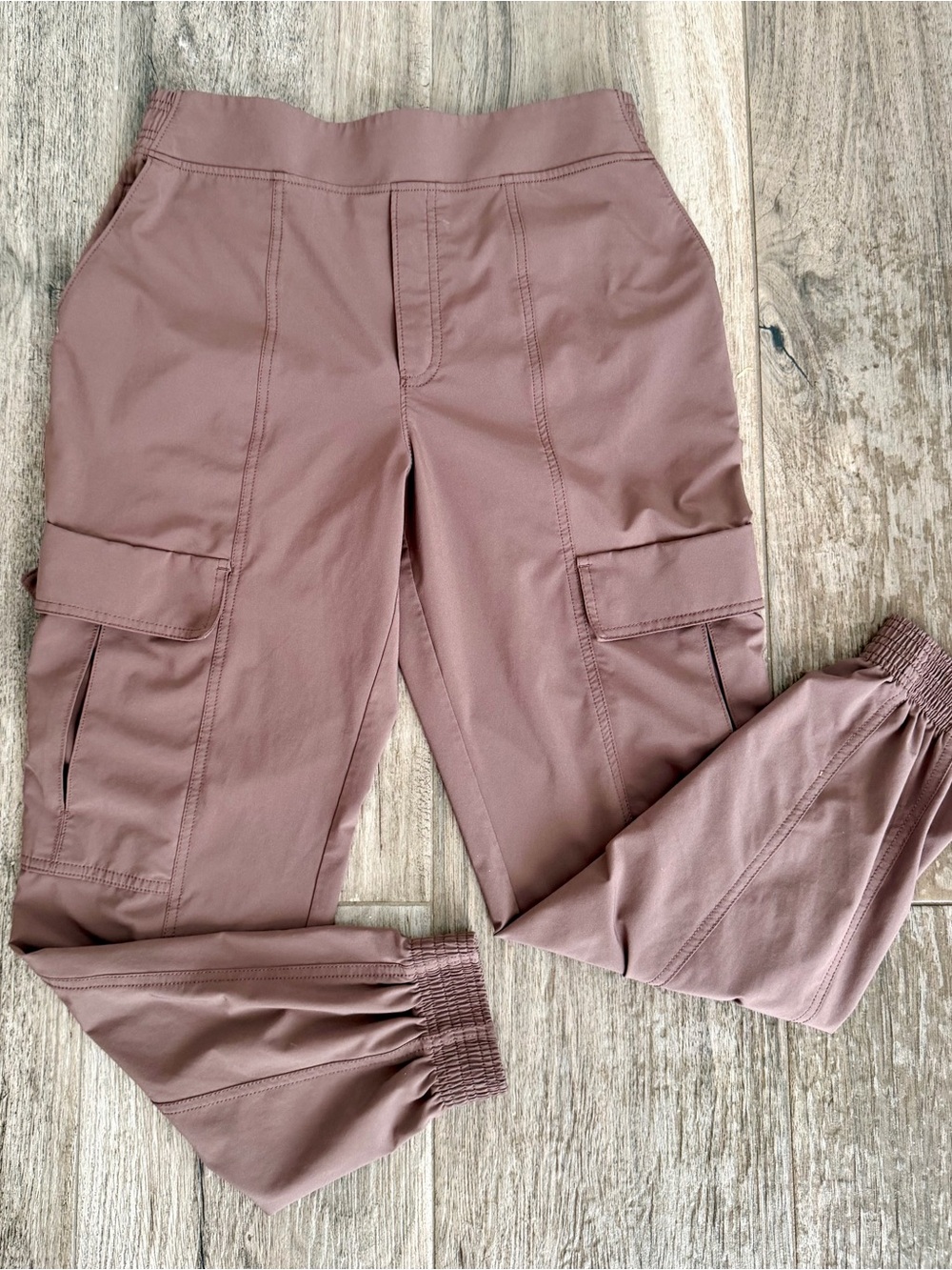 Athleta Chelsea Utility Cargpo Jogger in Dusty Mauve SZ 8